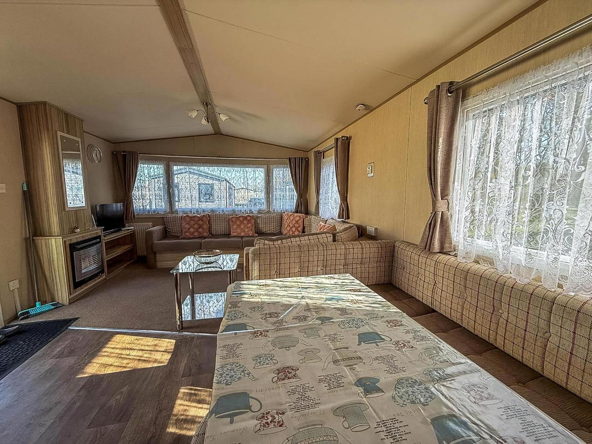 Great 8 Berth Caravan In Norfolk Near To Great Yarmouth Ref 20178Bs Hopton on Sea ภายนอก รูปภาพ